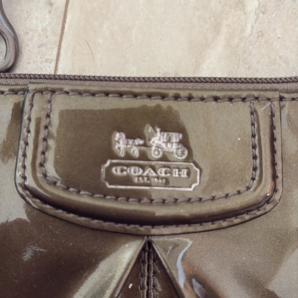 Coach Madison Metallic Pewter Pleated Patent Leather Wristlet Grey 4"x6" - Picture 6 of 6